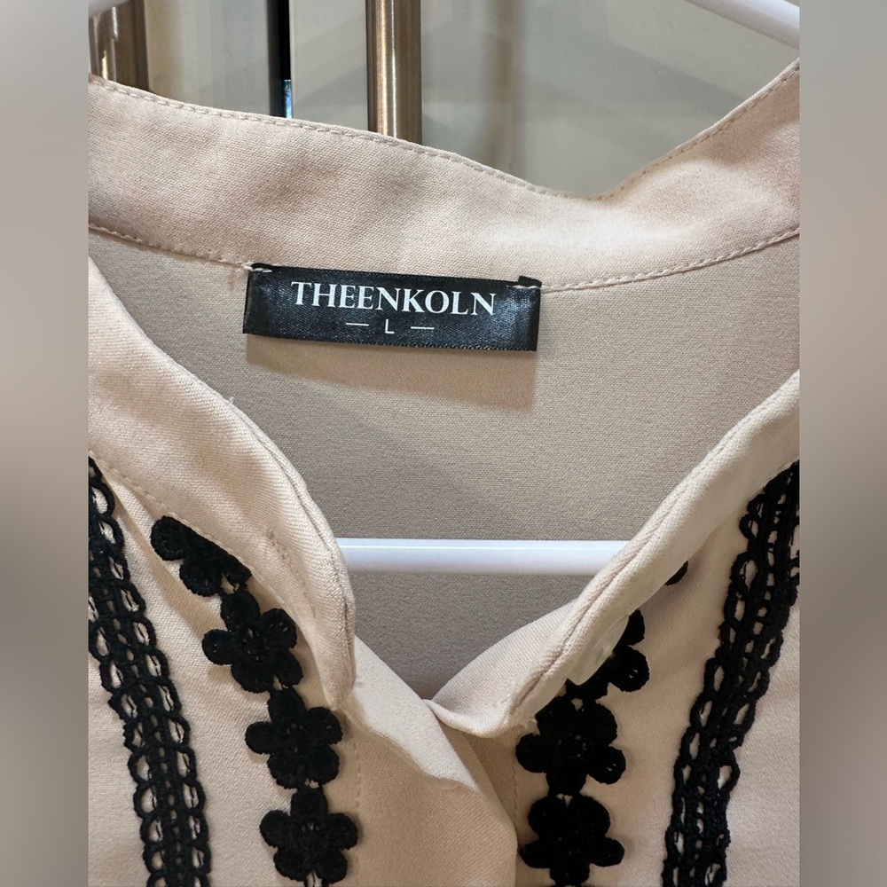 Versona Elegant Cream Blouse with Black Detailing- L - Picture 2 of 9